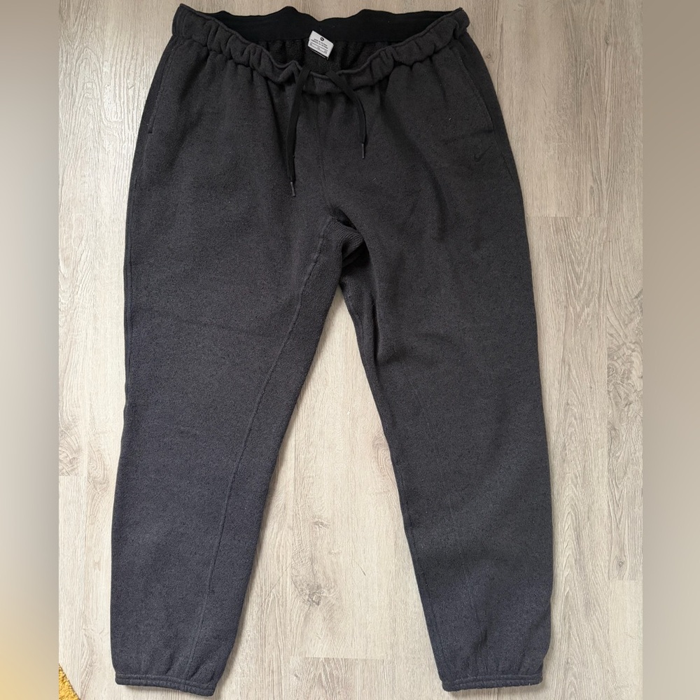 Nike Women’s Charcoal Sweatpants